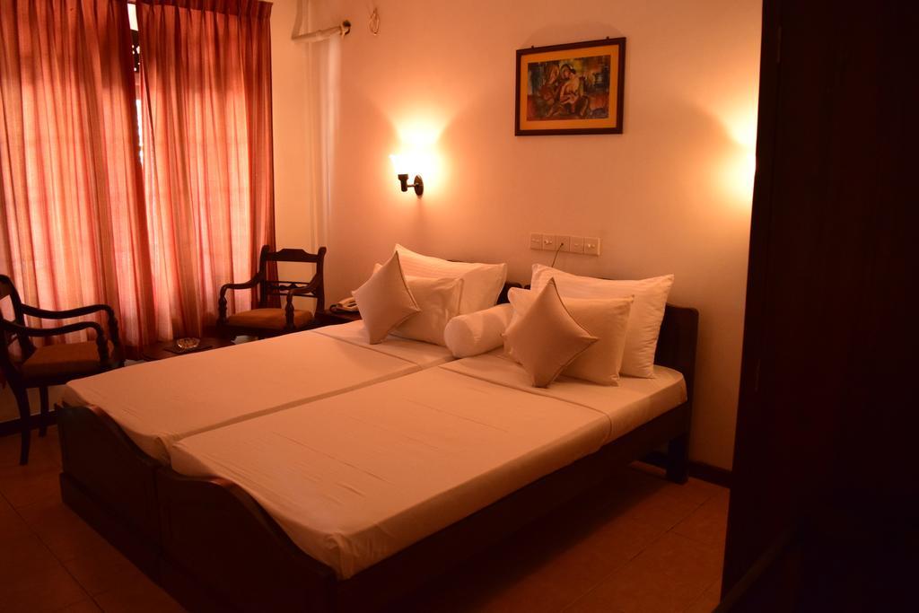 Hotel Lagoon Paradise Negombo Zimmer foto