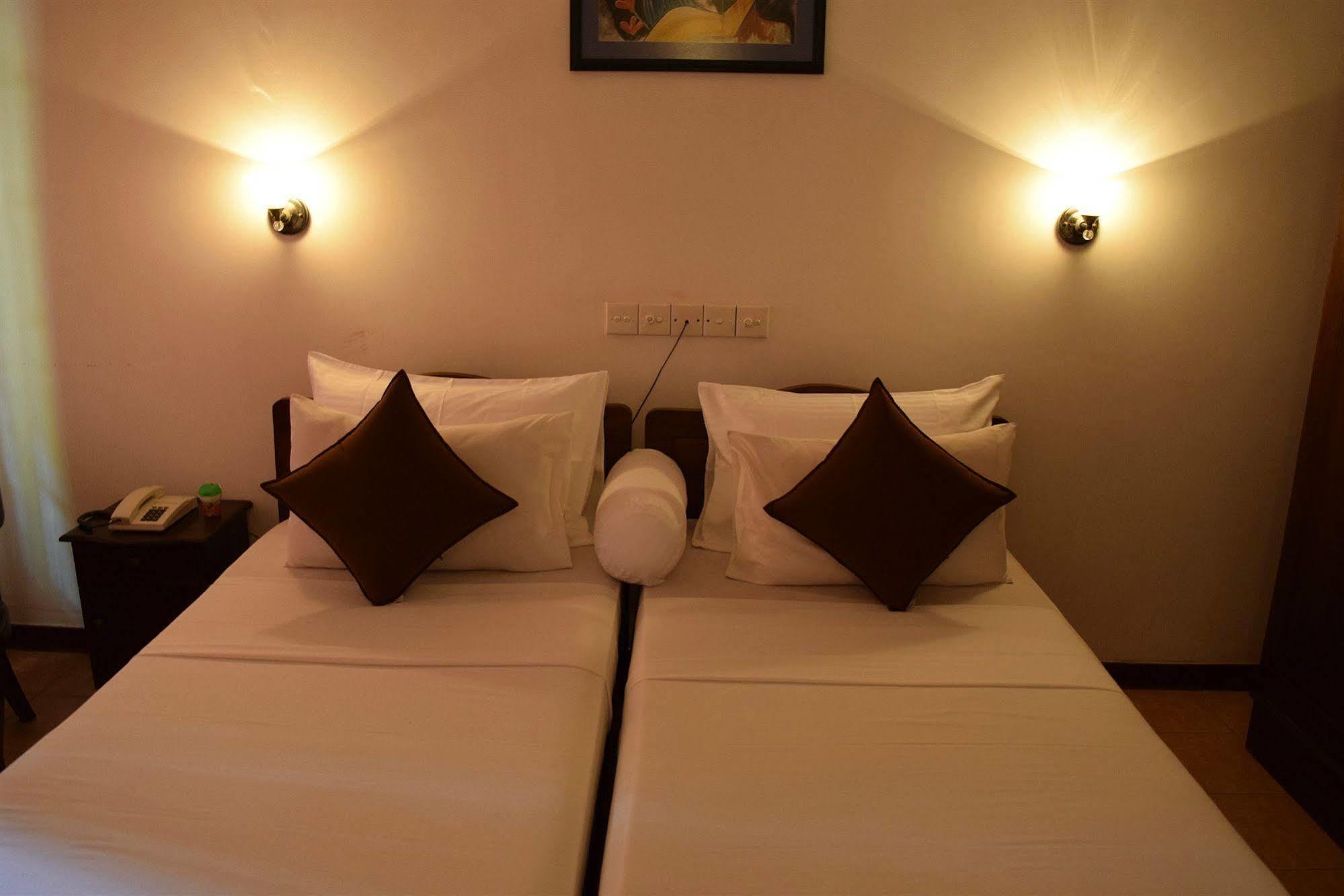 Hotel Lagoon Paradise Negombo Exterior foto